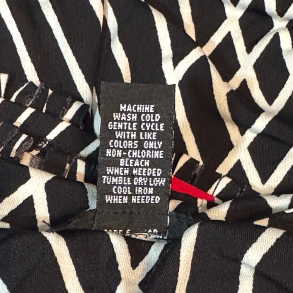 Alfani Black, White and Red Geometric Tunic Size M - Picture 6 of 6